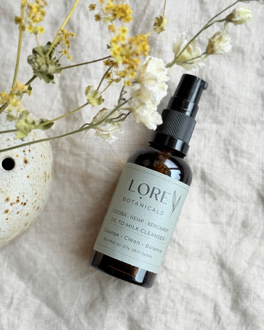 A daily balancing cleansing oil for normal to spot prone skin infused with a fresh & citrusy trio of Bergamot, Petitgrain & Coriander essential oils.