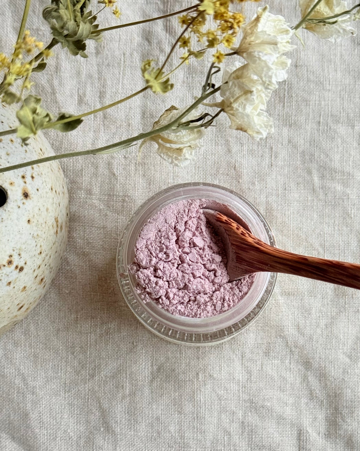 Botanical clay mask - Rosehip - Hibiscus - Calendula

This beautiful blend of 8 clays & plant powders is packed with botanical goodness that will naturally boost & brighten dull tired looking skin leaving your complexion cleansed & radiant. Infused with Rose Geranium & Lavender essential oils. 