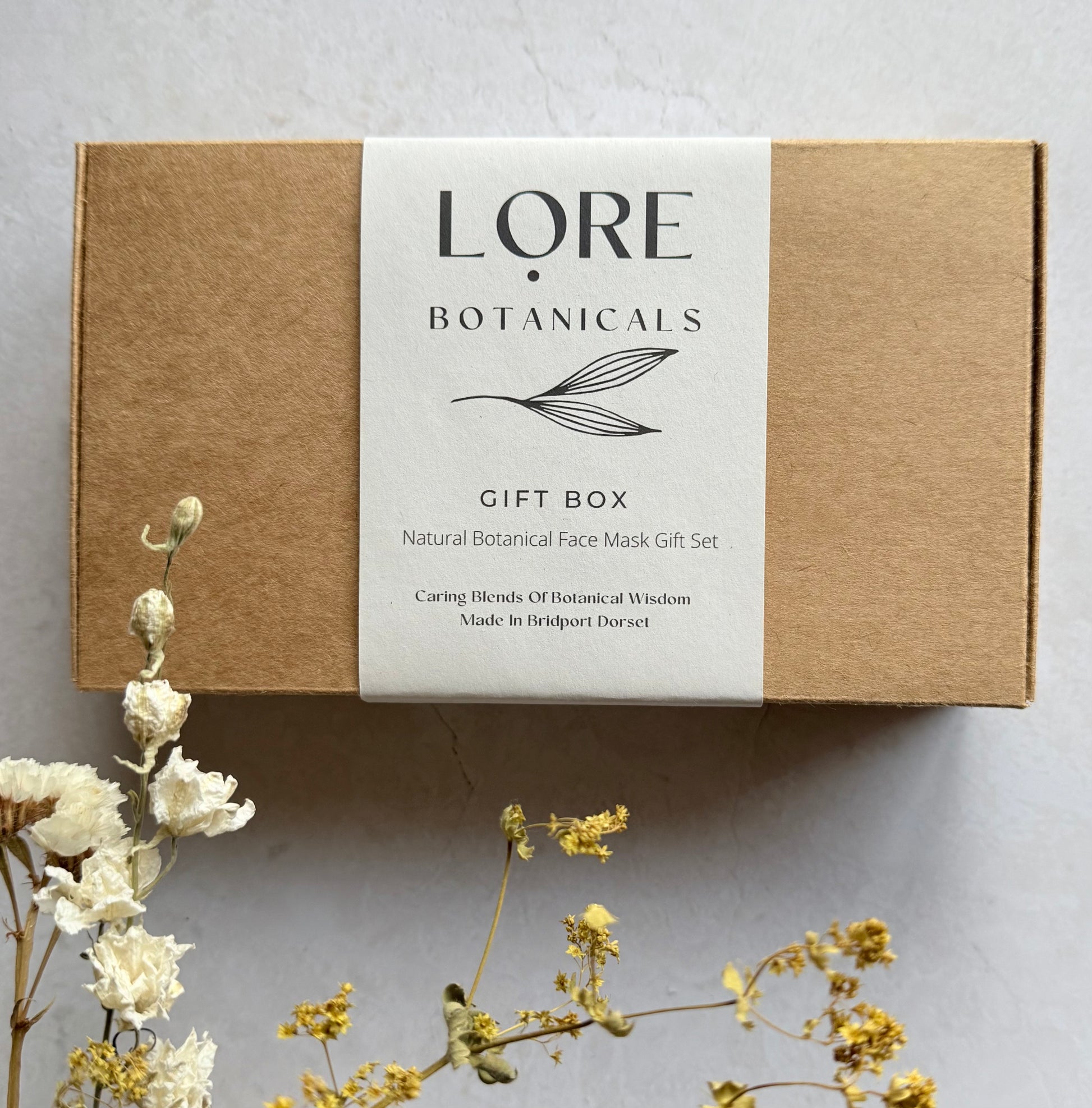 This beautifully presented botanical clay mask gift box comes with either our pink or green clay mask blend, a small locally made ceramic bowl & a mini coconut spoon - ready to create a moment of self care. 

 

Our clay mask blends are made up of 8 clays & plant powders which are packed with botanical goodness. They will naturally boost & brighten dull tired looking skin, leaving your complexion cleansed & radiant.