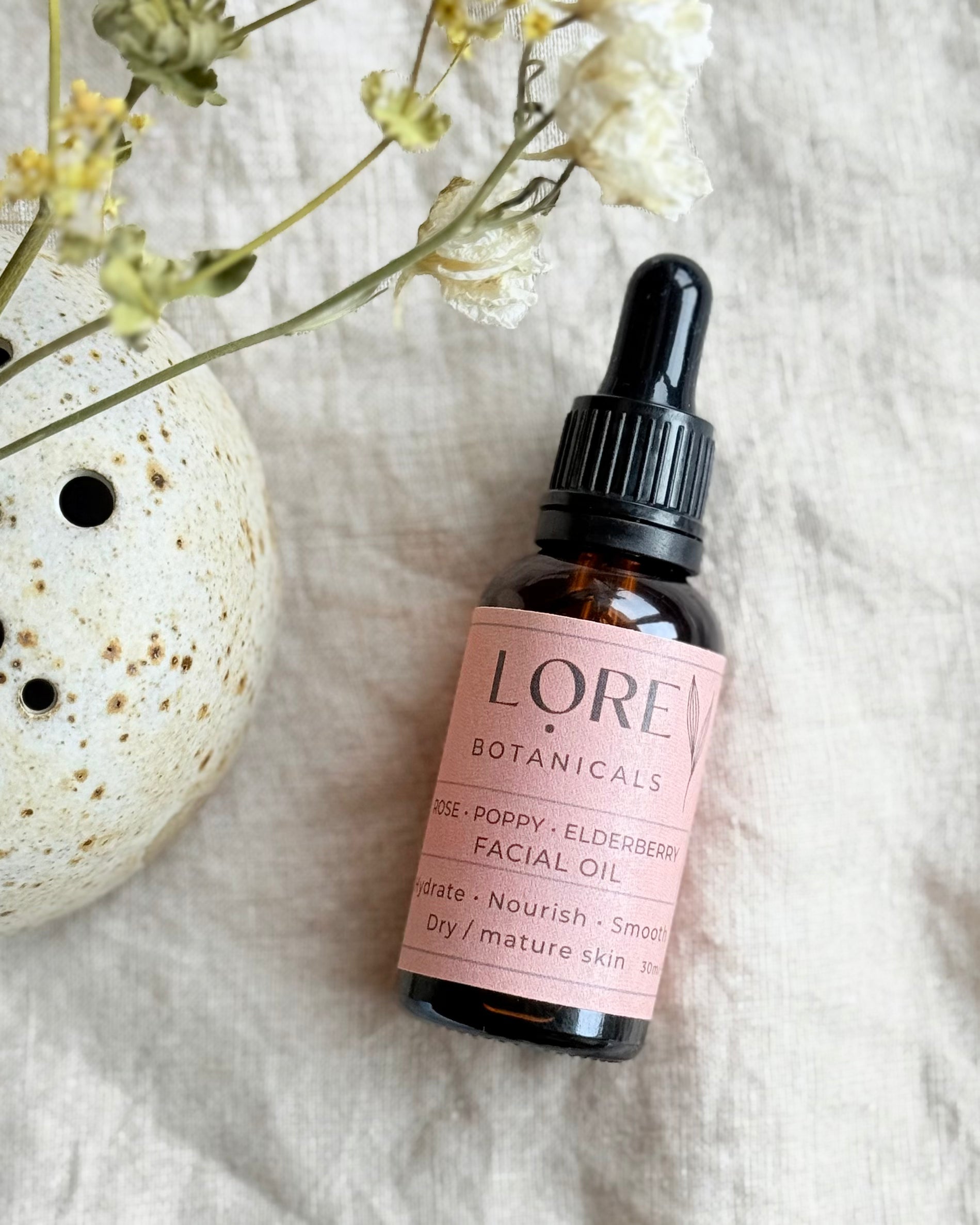 This sumptuous facial oil blend for dry / mature skin contains not just one but three types of rose oil! 