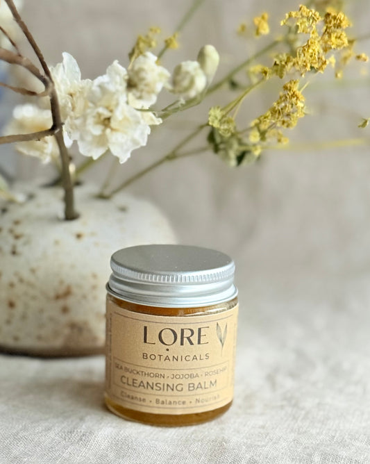 Packed with skin loving oils and butters this clever cleanser will gently draw out dirt and toxins from pores, melting away makeup and impurities. This caring blend will help smooth, nourish and hydrate skin needing that little bit extra, rebalancing sebum levels and reducing the appearance of fine lines.

Scented with a heavenly trio of geranium, lavender & grapefruit essential oils to transport you to your happy place day after day.
