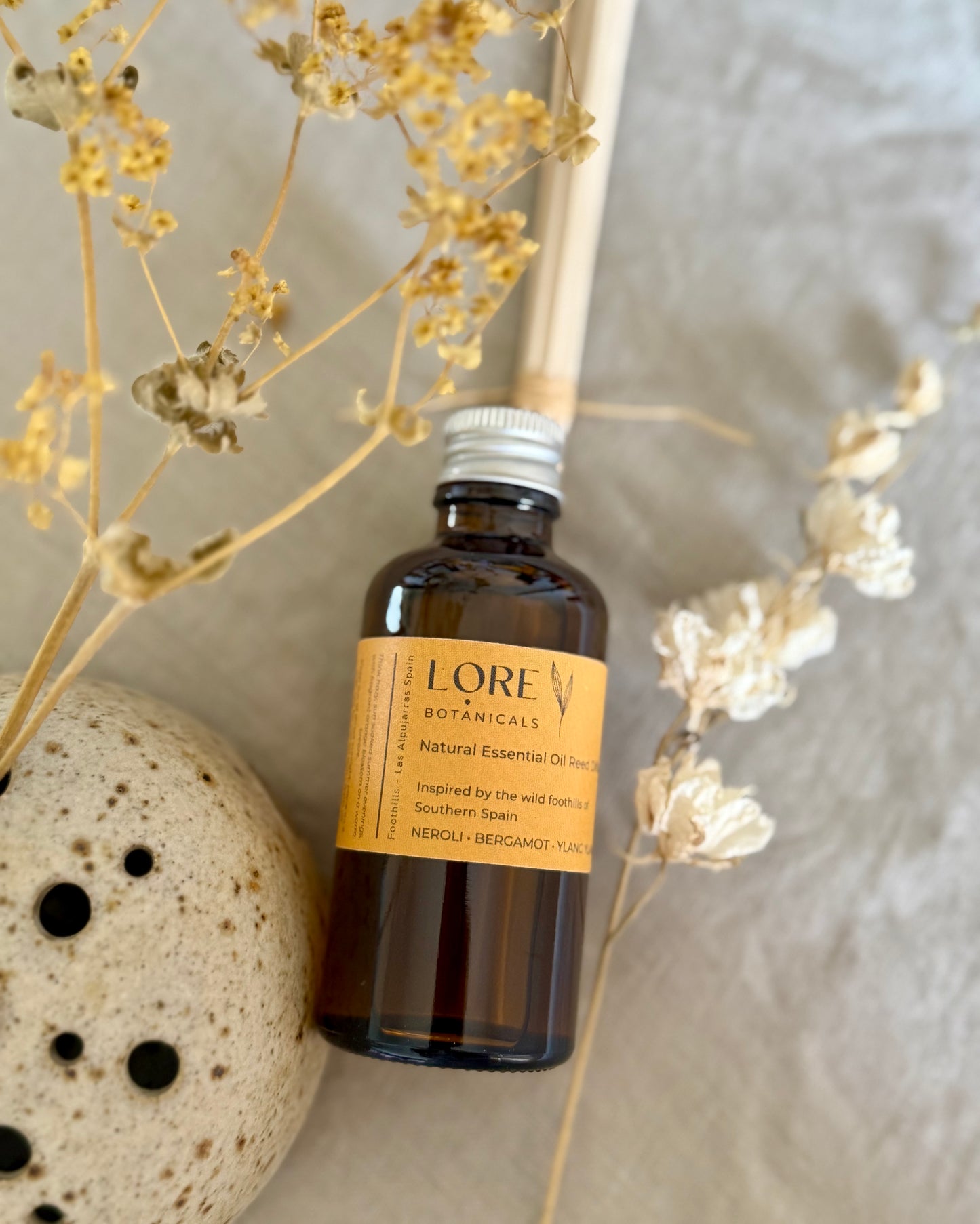 Inspired by the wild foothills of southern Europe, this essential oil reed diffuser blend has been lovingly formulated to transport the senses to the Andalusian hills of Las Alpujarras, Spain.

Think hazy sun soaked summer evenings with fragrant orange blossom on a warm breeze.

Main scent profile:  Neroli / Bergamot / Ylang Ylang  Citrus - Fragrant - Uplifting